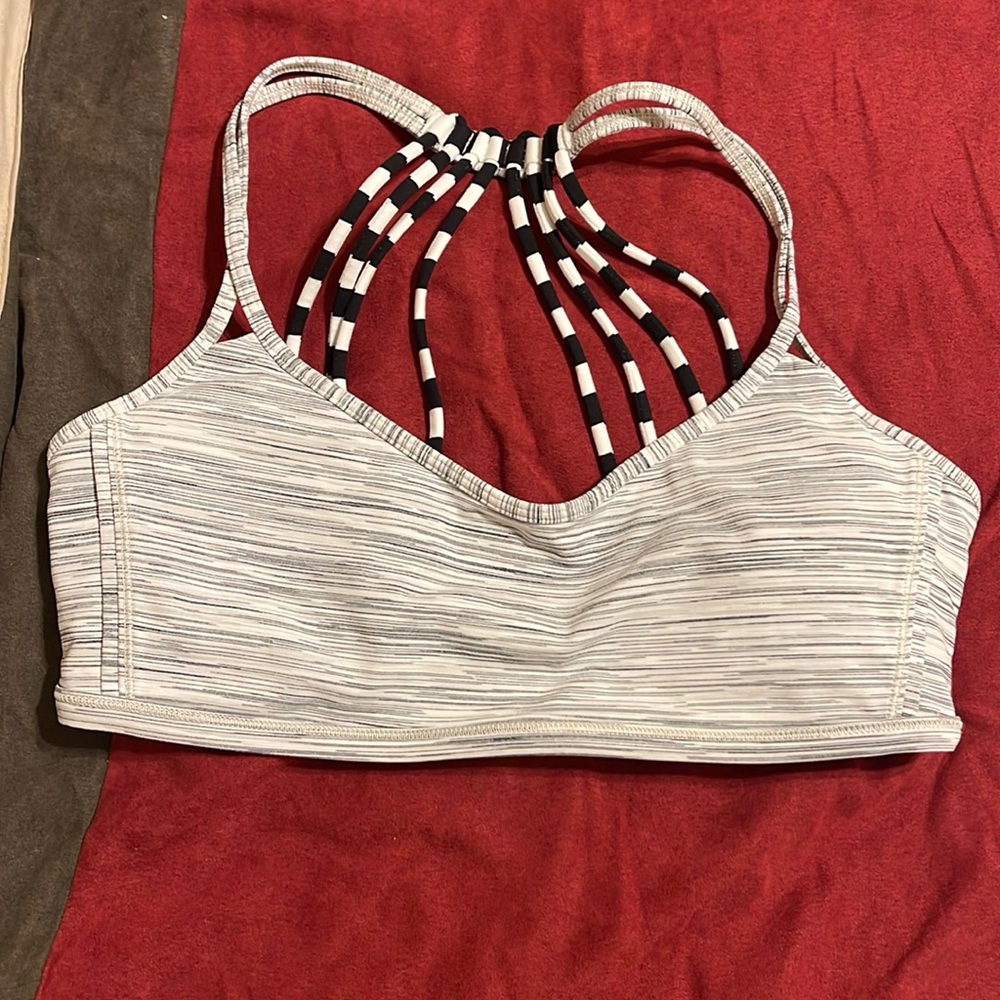 Lululemon sports bra